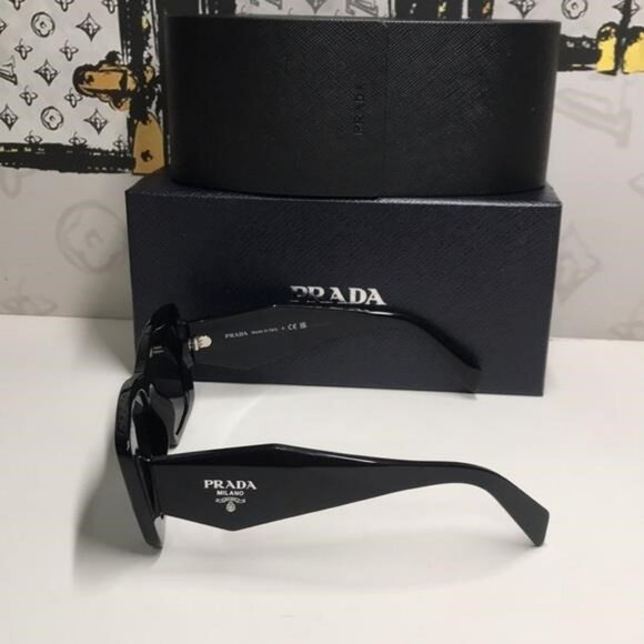 New Authentic Prada Chic Black Square Sunglasses SPR08Y 1AB-5S0 - Picture 9 of 12
